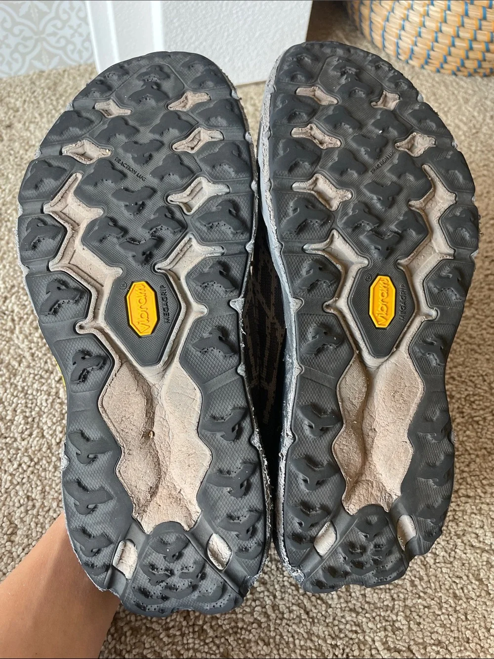 Hoka Speedgoat 5 Men’s Trail Running Sneakers 9.5 Gray Orange Logo Vibram Sole